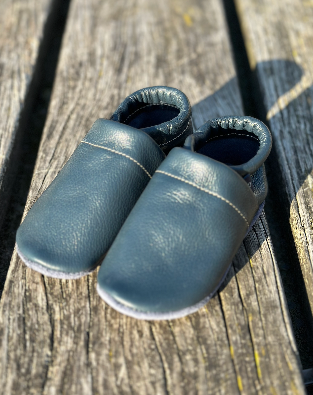 Pantau Krabbelschuh in der Farbe Navy Blau mit Rauledersohle