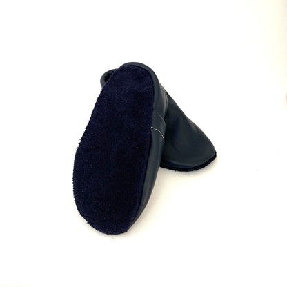Pantau Krabbelschuh in der Farbe Marineblau in dunkelblau mit rutschfester Rauledersohle in blau
