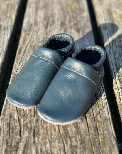 Pantau Krabbelschuh in der Farbe Navy Blau mit Rauledersohle