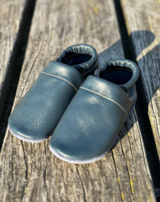 Pantau Krabbelschuh in der Farbe Navy Blau mit Rauledersohle